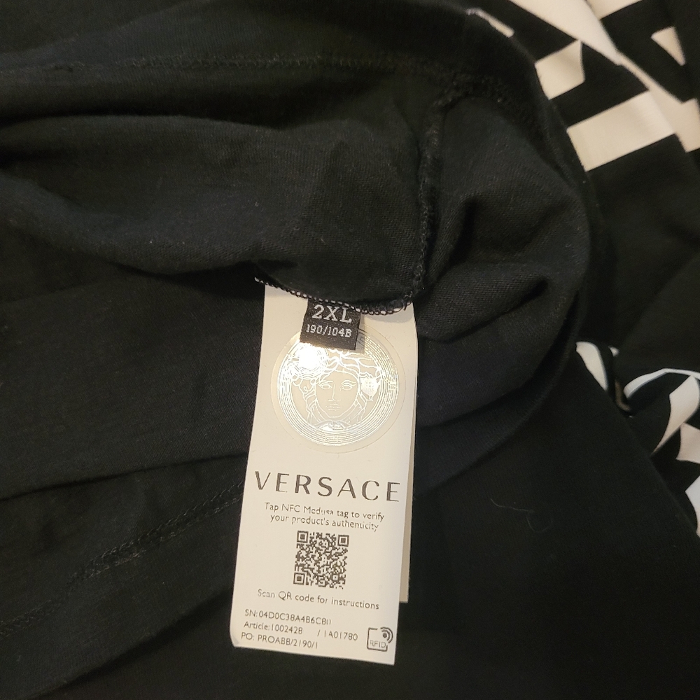 Versace Black Graphic Tee 2XL - Picture 3 of 3